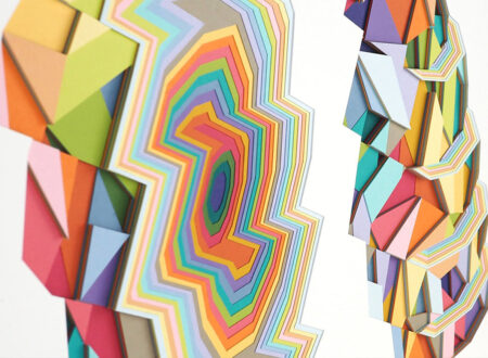 Huntz Liu constrói suas obras geométricas em papel por meio de camadas e remoção