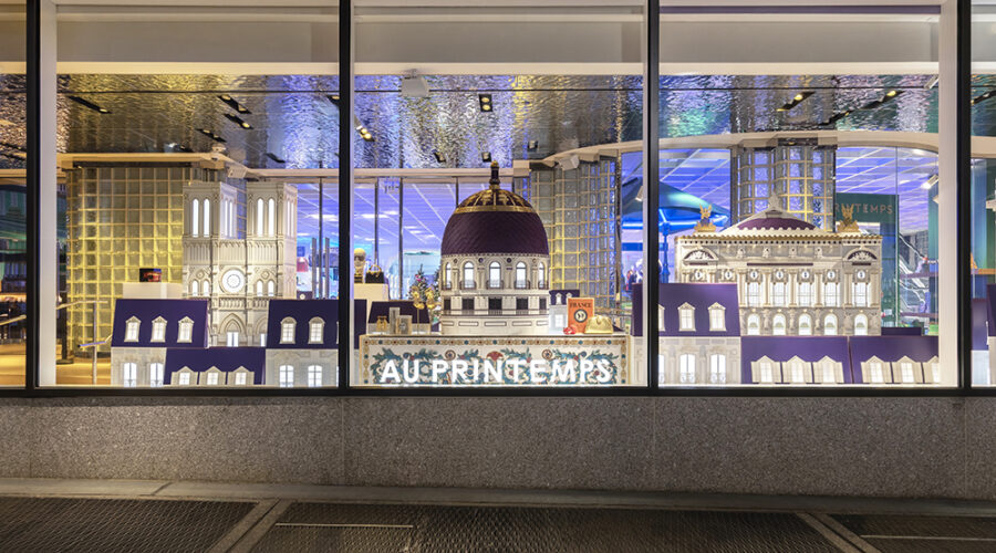 Paris chega a Nova York: janelas de férias da Printemps em 1 Wall Street por Edinas Paper