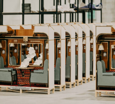 Voyage of Panorama: Edinas Paper interpreta o mundo cinematográfico de Wes Anderson para Montblanc