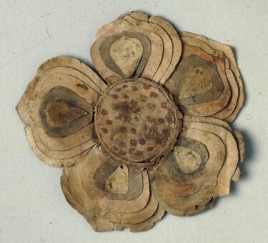 Flores de papel de 1.000 anos que de alguma forma sobreviveram aos impérios