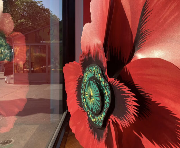 Obras de arte contemporâneas de Cloé Vriet em papel e designs de cenários sob medida